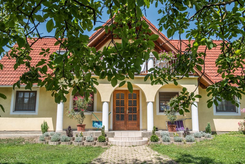 Topaz Apartmanhazak Balatongyörök Extérieur photo